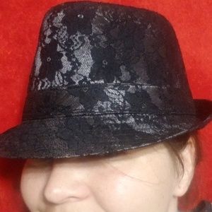 Elegant Detailed Lace Overlay Structured Fedora
